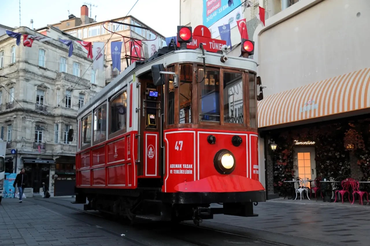 İETT’DEN Ferdi Tayfur İçin Tramvay ve Otobüs 4